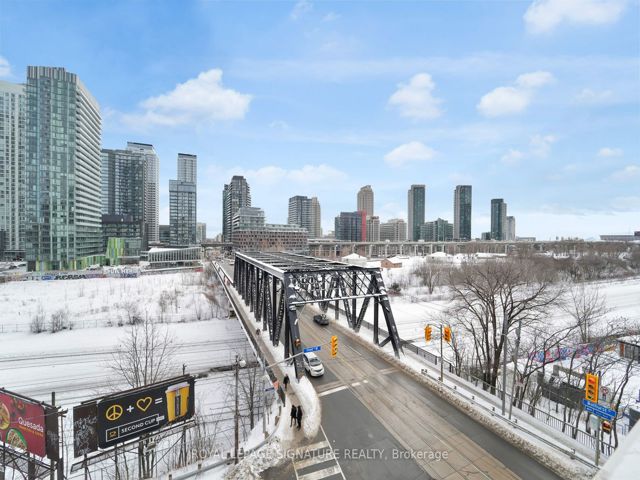406 - 27 Bathurst St