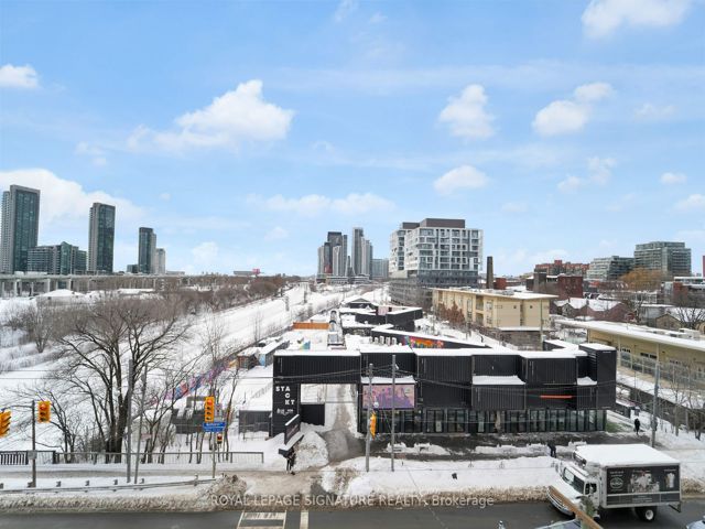 406 - 27 Bathurst St