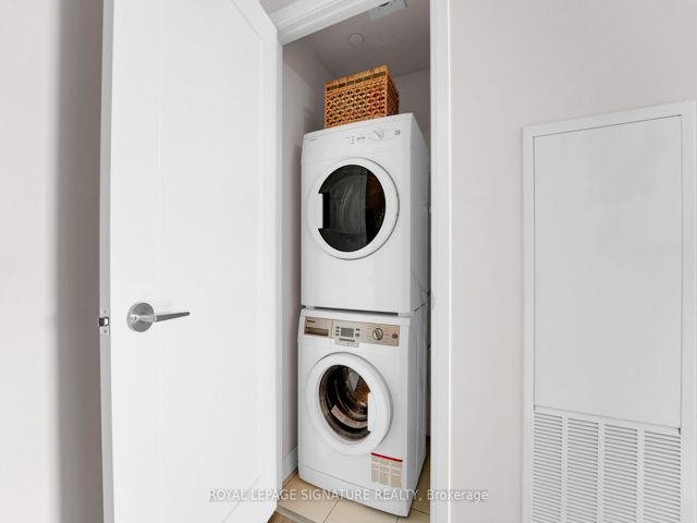 406 - 27 Bathurst St