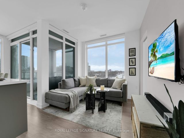 406 - 27 Bathurst St