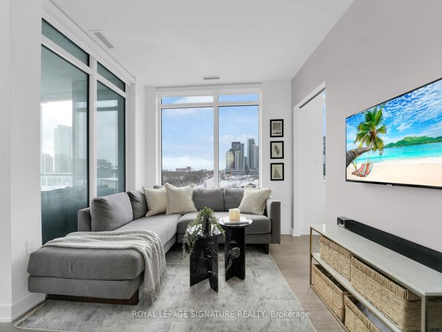 406 - 27 Bathurst St