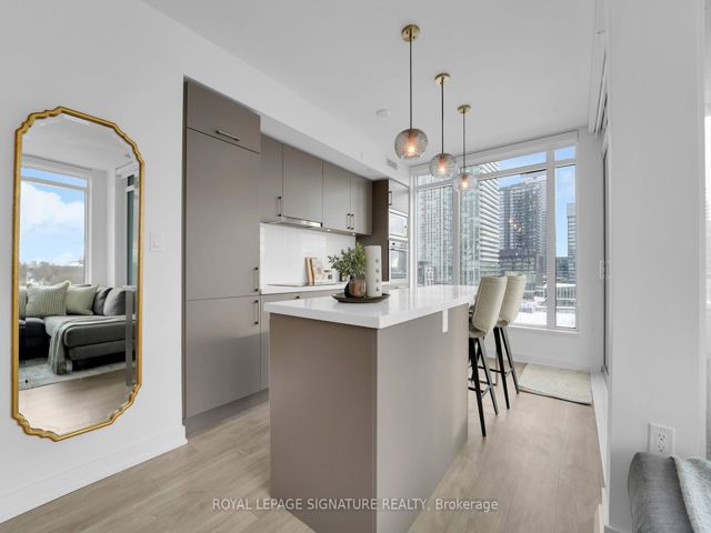 406 - 27 Bathurst St