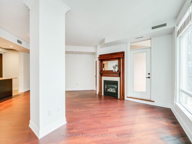1109 - 100 Hayden St