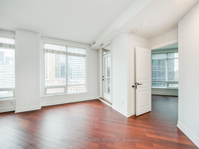 1109 - 100 Hayden St
