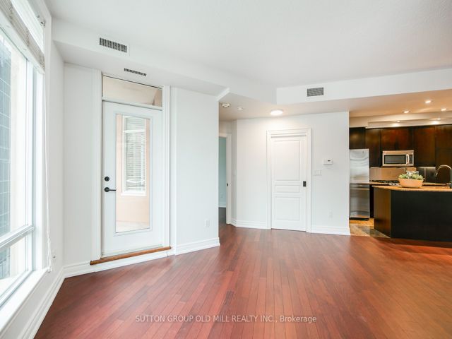 1109 - 100 Hayden St