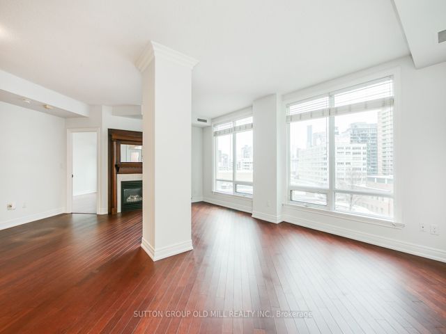 1109 - 100 Hayden St
