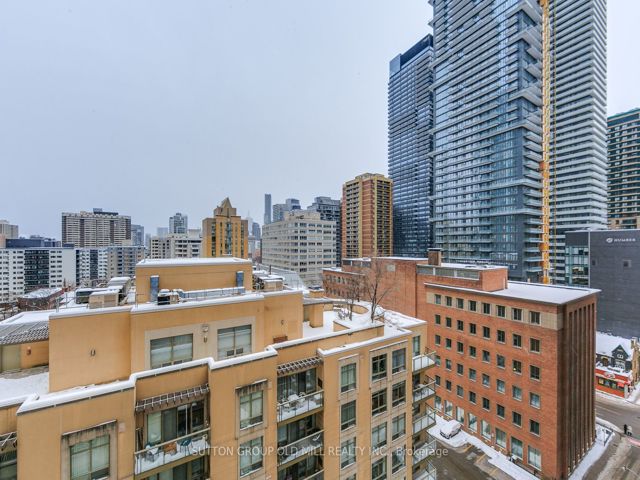 1109 - 100 Hayden St