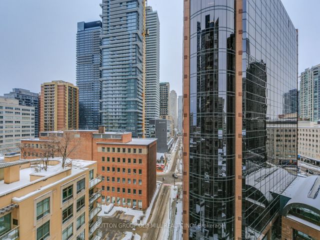1109 - 100 Hayden St