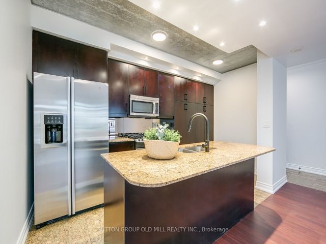 1109 - 100 Hayden St