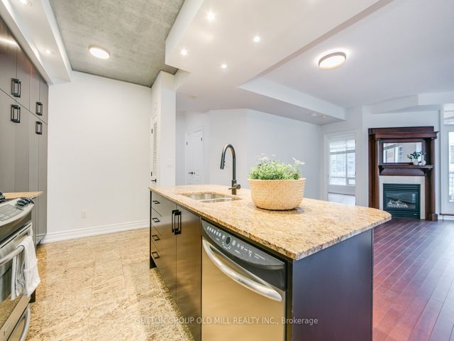 1109 - 100 Hayden St