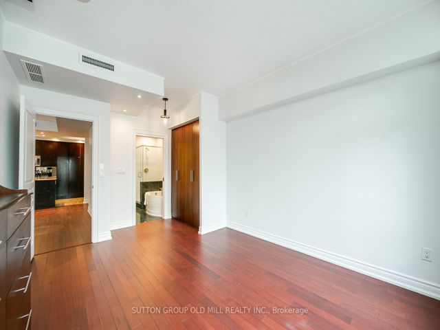 1109 - 100 Hayden St