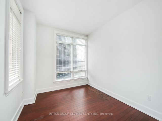 1109 - 100 Hayden St