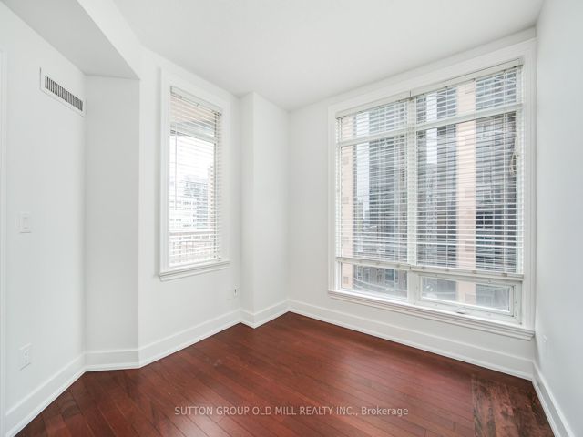 1109 - 100 Hayden St