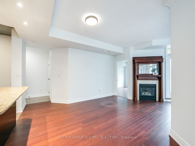1109 - 100 Hayden St