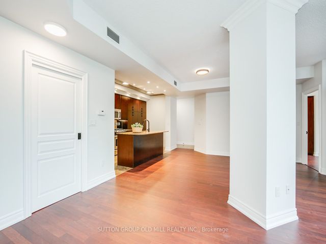 1109 - 100 Hayden St