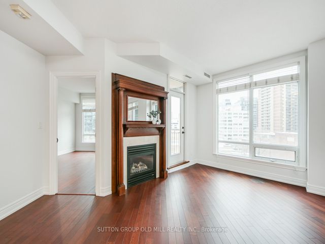 1109 - 100 Hayden St