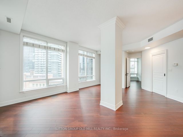1109 - 100 Hayden St