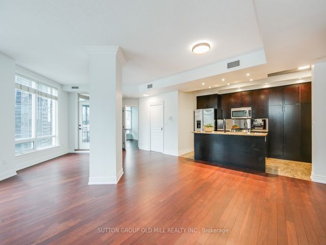 1109 - 100 Hayden St