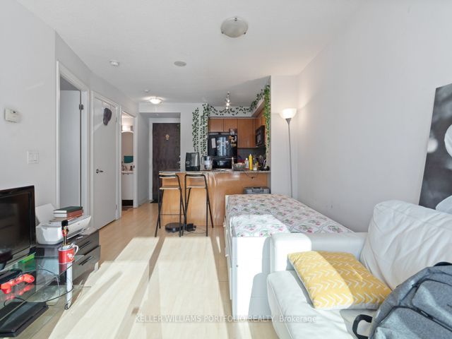 1603 - 16 Yonge St