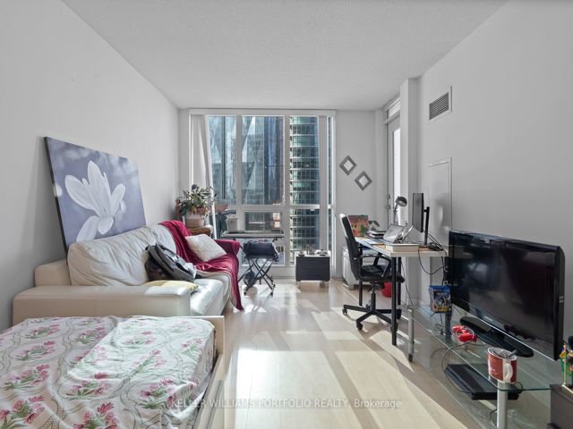 1603 - 16 Yonge St