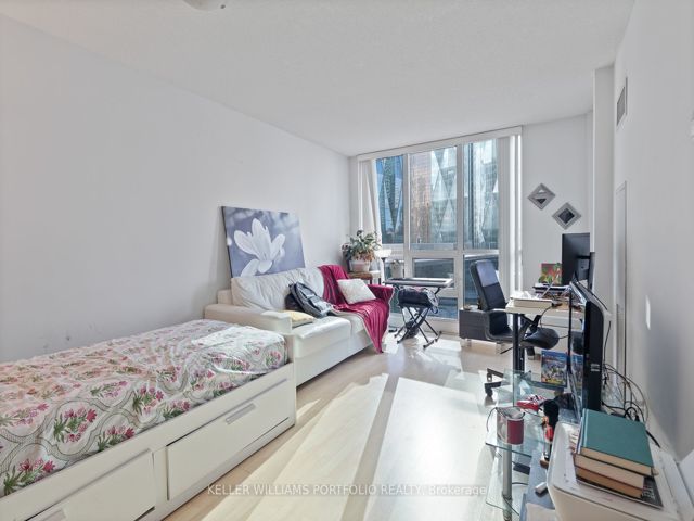 1603 - 16 Yonge St