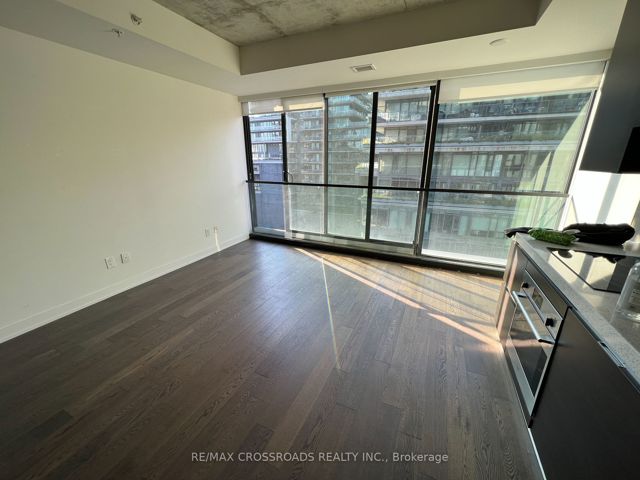 720 - 629 King St W