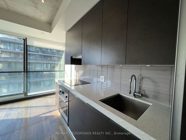 720 - 629 King St W