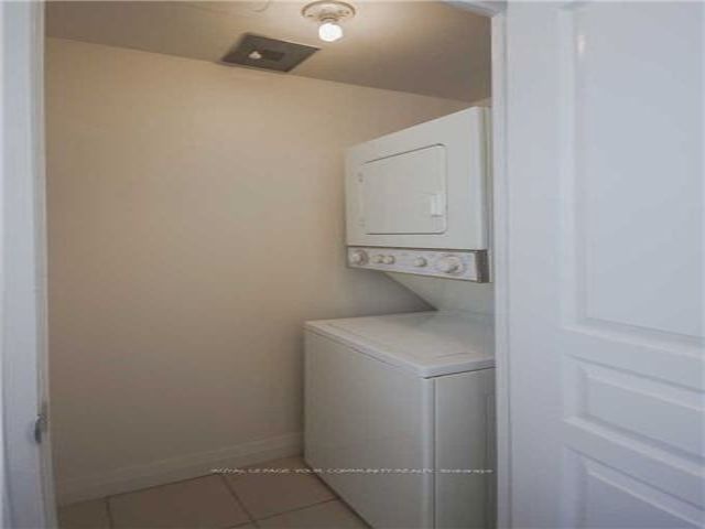 702 - 1121 Bay St