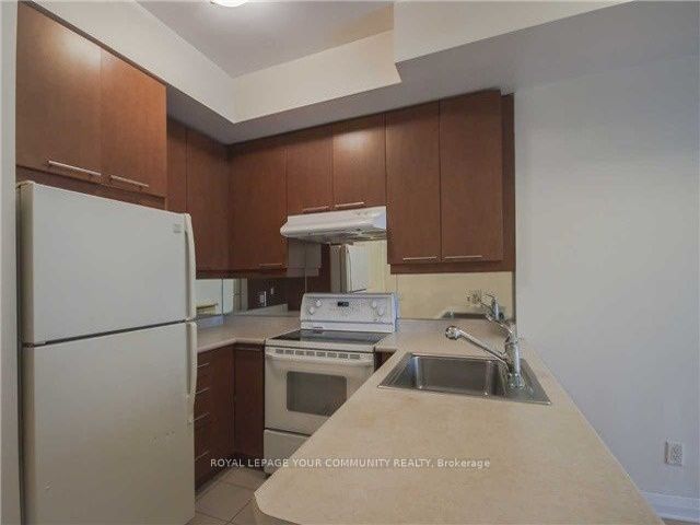 702 - 1121 Bay St
