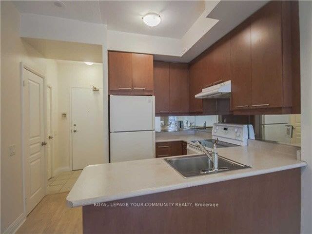 702 - 1121 Bay St