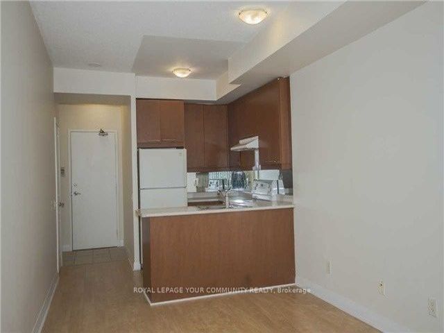 702 - 1121 Bay St