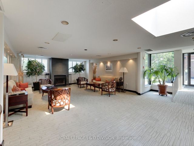 408 - 225 Davenport Rd