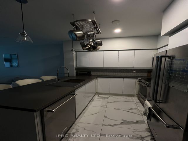 138 - 525 Wilson Ave