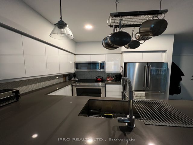 138 - 525 Wilson Ave