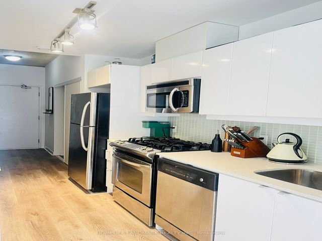 309 - 127 Queen St E