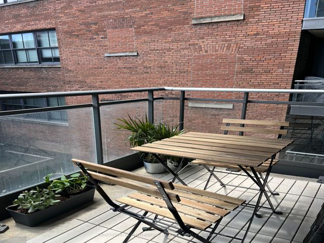 309 - 127 Queen St E