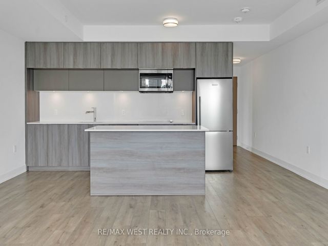 2102 - 575 Bloor St