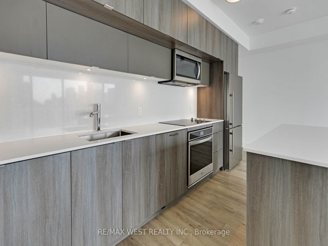 2102 - 575 Bloor St
