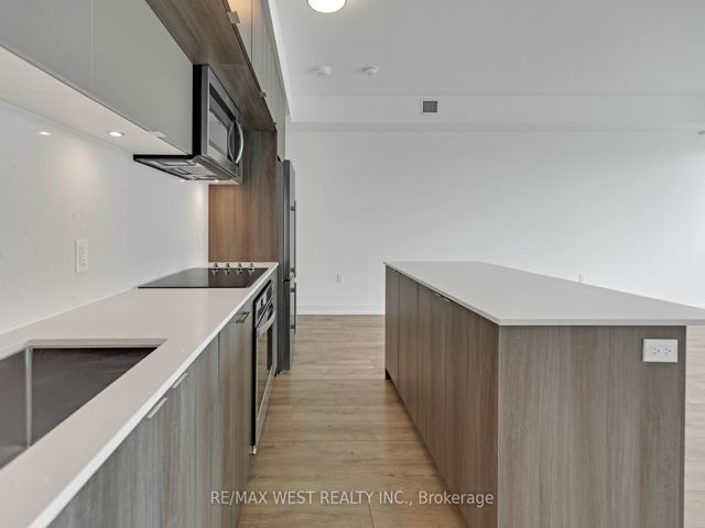 2102 - 575 Bloor St