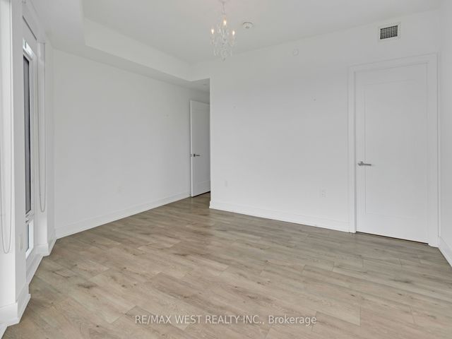 2102 - 575 Bloor St