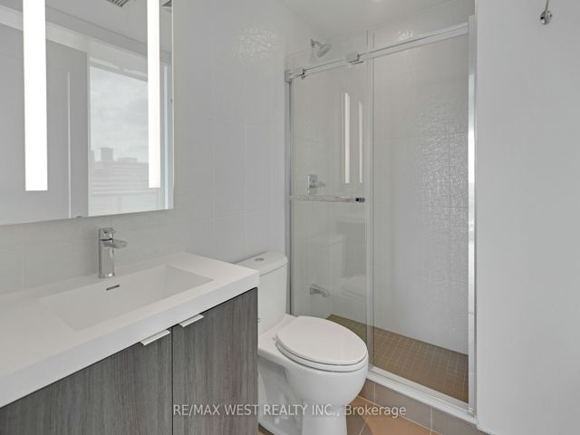 2102 - 575 Bloor St