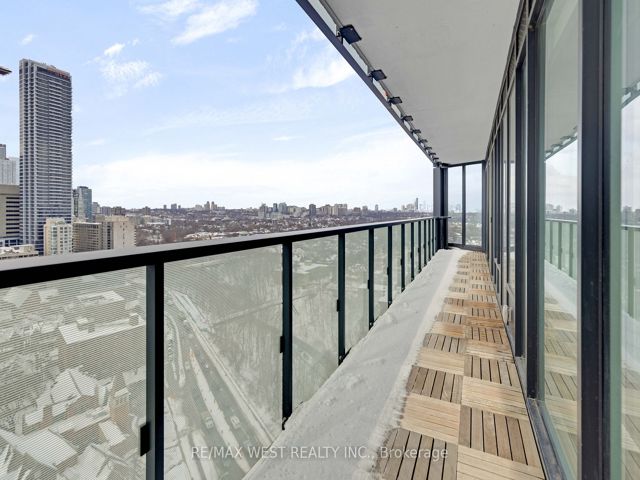 2102 - 575 Bloor St