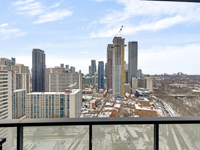 2102 - 575 Bloor St