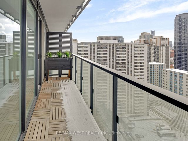 2102 - 575 Bloor St