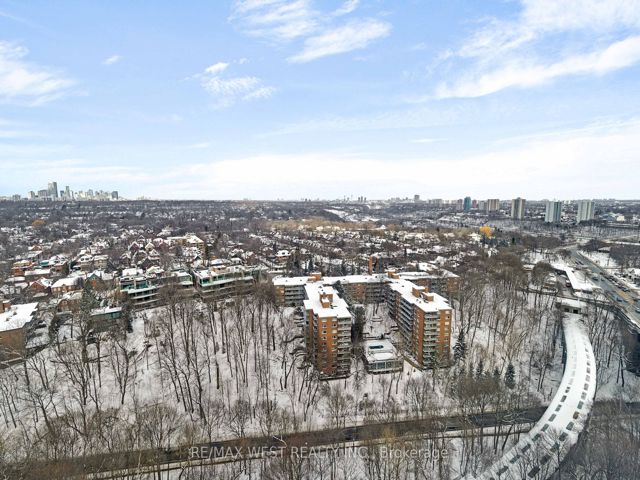 2102 - 575 Bloor St