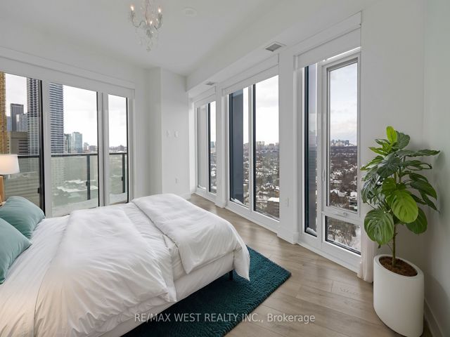 2102 - 575 Bloor St