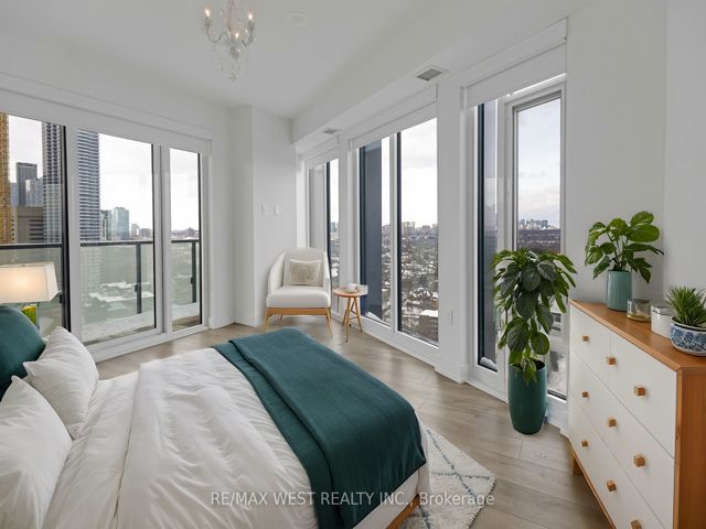 2102 - 575 Bloor St