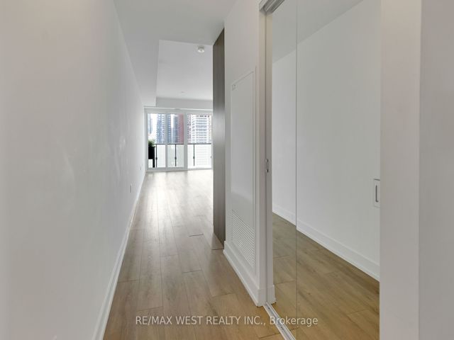 2102 - 575 Bloor St