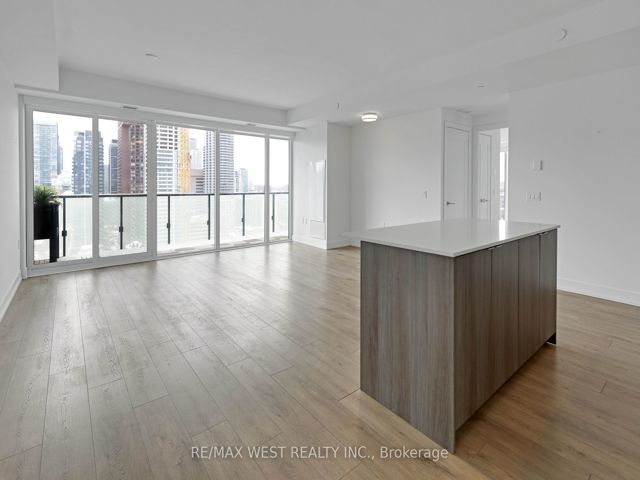 2102 - 575 Bloor St