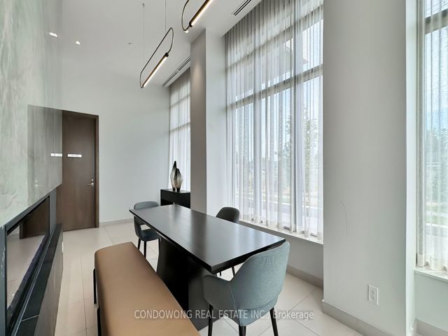 1812 - 188 Fairview Mall Dr